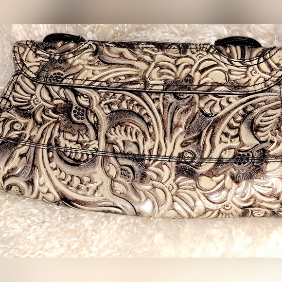 Fendi Rare Clutch - Picture 2 of 10